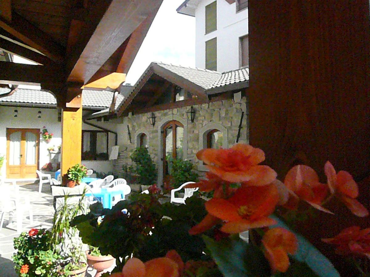 Albergo Ristorante Guerri Pievepelago Exterior photo