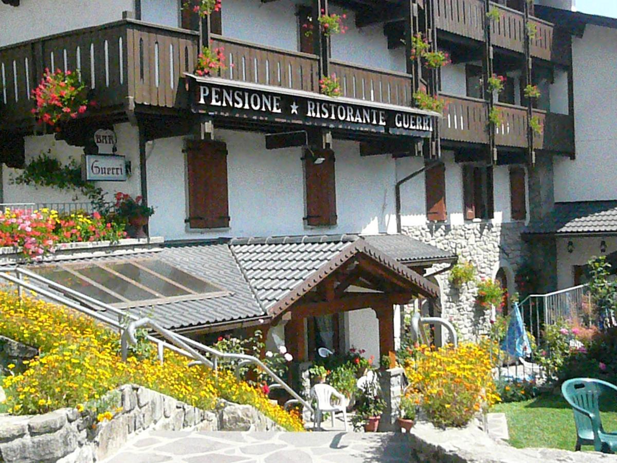 Albergo Ristorante Guerri Pievepelago Exterior photo
